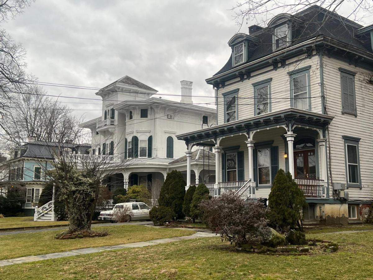 1 Bedroom Private Victorian Apt In Convenient City Location On 5 Acre, Sleeps 4 Poughkeepsie Exterior foto