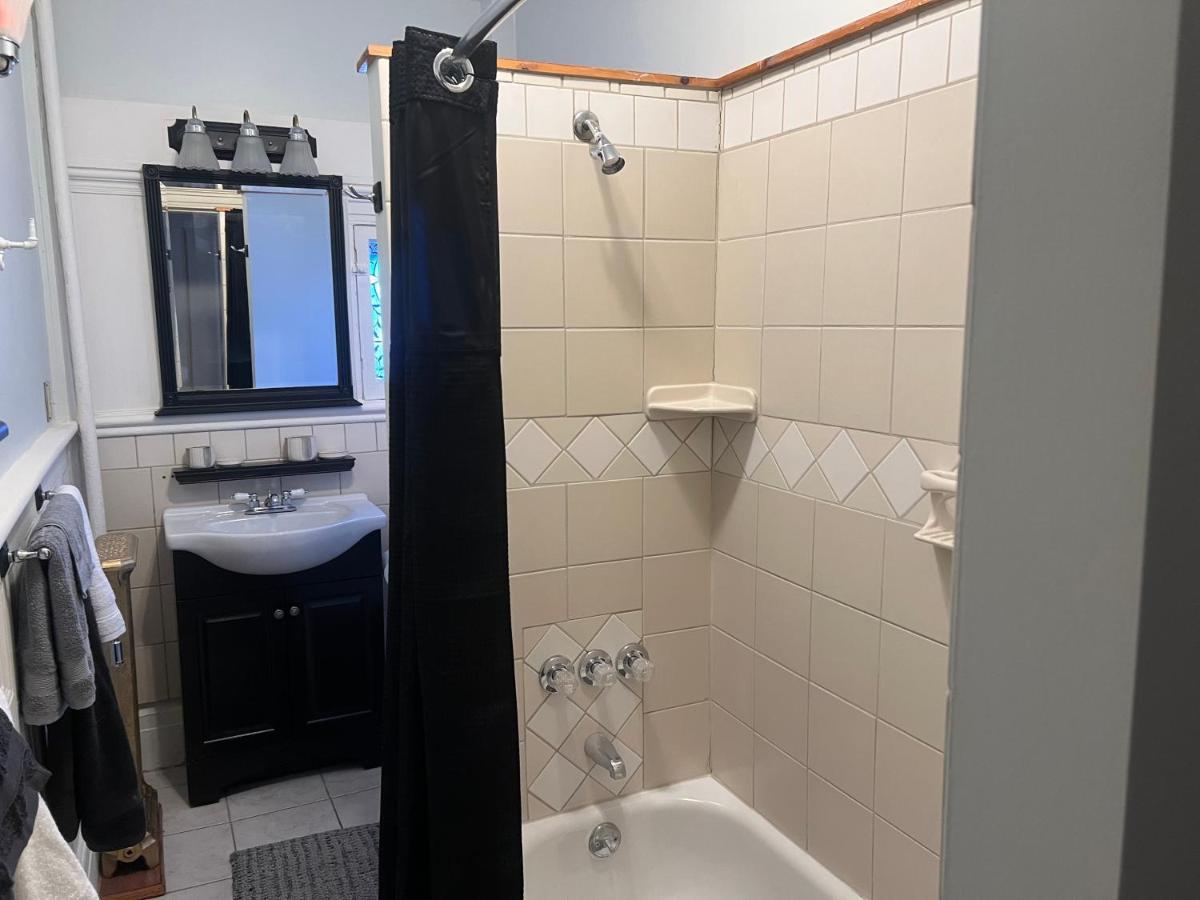 1 Bedroom Private Victorian Apt In Convenient City Location On 5 Acre, Sleeps 4 Poughkeepsie Exterior foto
